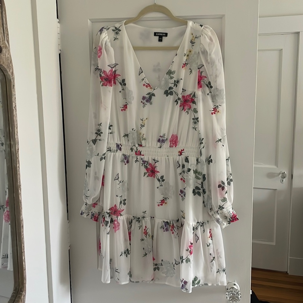 NWT EXPRESS white dress size Large (with florals)